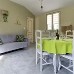 La Petite Maison Du Montjard * Acy